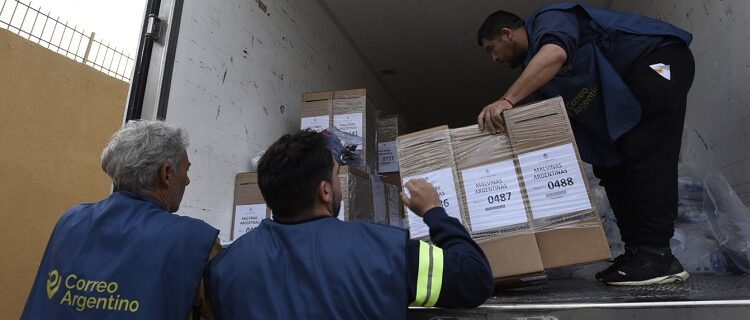 Continúa operativo logístico de distribución de urnas y material electoral en todo el país