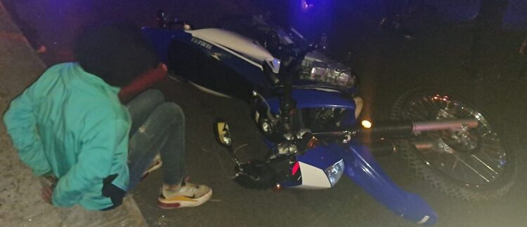 Un motochorro de 16 años fue detenido tras persecución desde Almagro a Puente Alsina