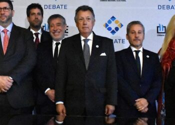 En el debate previo al balotaje, los candidatos no podrán usar «ayuda memoria»
