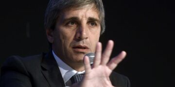 De regreso a la Argentina, Javier Milei confirmó que Luis Caputo será su ministro de Economía