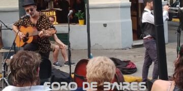 Obras de teatro: «Sueño Raffaella», y «Una obra redonda» con chapa y un cafecito en algún bar notable