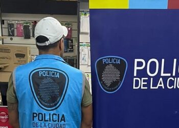 Clausuran cuatro locales de telefonía e incautan celulares robados