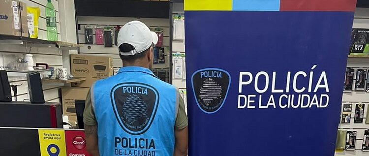 Clausuran cuatro locales de telefonía e incautan celulares robados