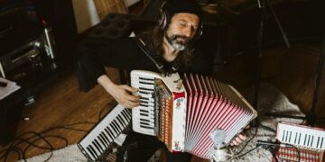 El Chango Spasiuk hace “taco y suela” en Niceto Club