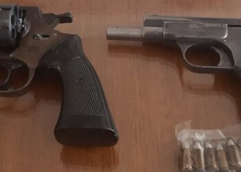 Consorcio salvaje: Amenazó a un vecino de muerte y tenía dos armas sin registrar
