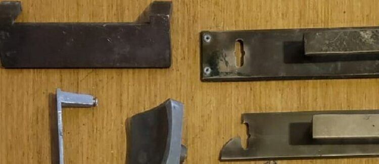 Devuelven a vecinos los bronces recuperados tras detención de ladrón