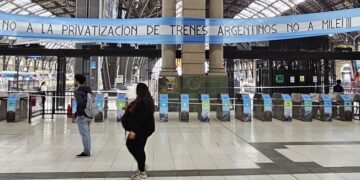 Ley Ómnibus: buscan privatizar hasta la infraestructura ferroviaria