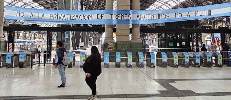 Ley Ómnibus: buscan privatizar hasta la infraestructura ferroviaria