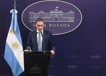 El Gobierno analiza la posibilidad de descontar el día a estatales que adhieran al paro