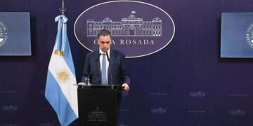 El Gobierno analiza la posibilidad de descontar el día a estatales que adhieran al paro