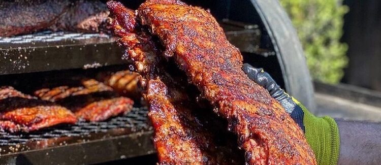Patio Costanera Norte invita a un encuentro con ribs, sandwiches, tacos, papas y mac and cheese para disfrutar al aire libre