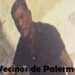 Un malviviente prueba resistencia de la puerta para robar alguna de sus partes