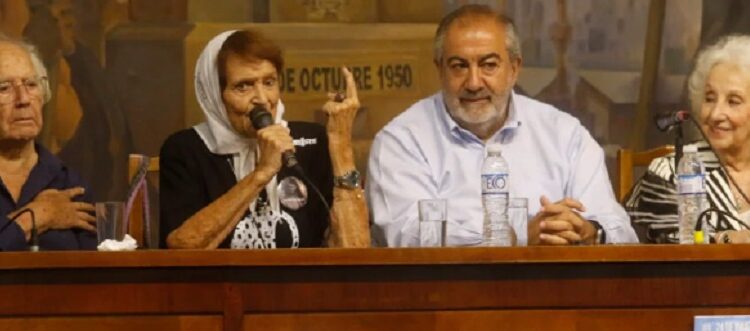 Organismos de Derechos Humanos y agrupaciones políticas y sindicales marchan a Plaza de Mayo