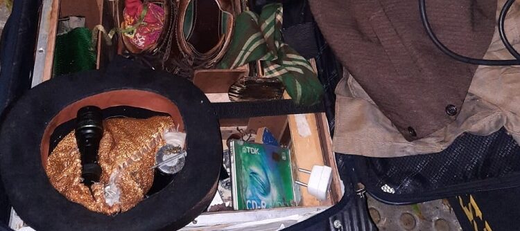 Fueron detenidos: Una pareja por robo de valijas, un robabronces por placas de la legislatura, y dos ladronas con antecedentes