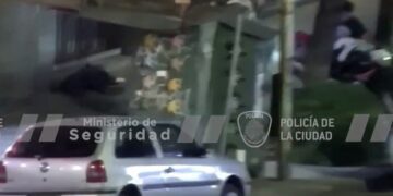 Por las cámaras del CMU, la Policía de la Ciudad detuvo a dos ladrones de coches