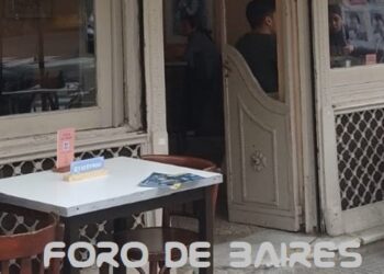 El Bar Roma es un café notable con un romántico speach: «Roma es amor»