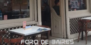 El Bar Roma es un café notable con un romántico speach: «Roma es amor»