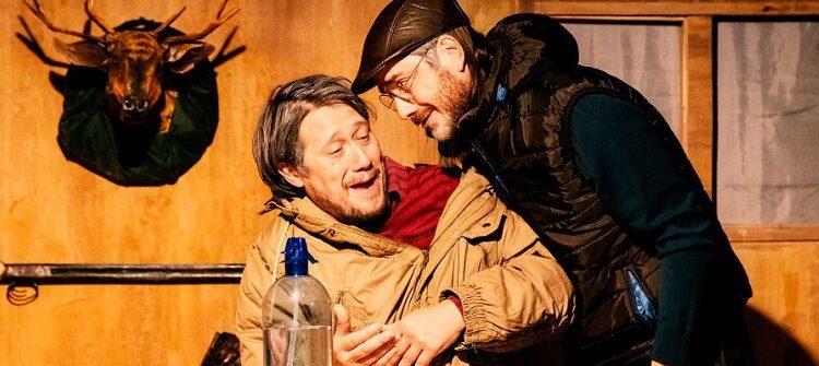 «Coto de caza, de dos cazadores» con dramaturgia y dirección Víctor Chacón