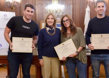 El Cuerpo Legislativo entregó el Diploma al Emprendedor a Uriel Charne, Ilan Zaltzman y Silvina González