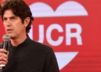 Martín Lousteau: “El Presidente se enoja con la realidad porque detrás de los números de las finanzas hay una economía real que está colapsando“