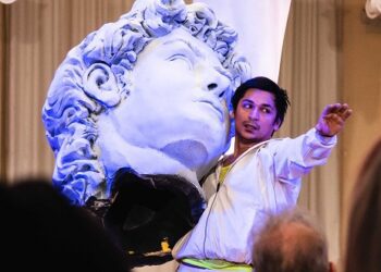 «El David marrón», una obra interpretada por David Gudiño