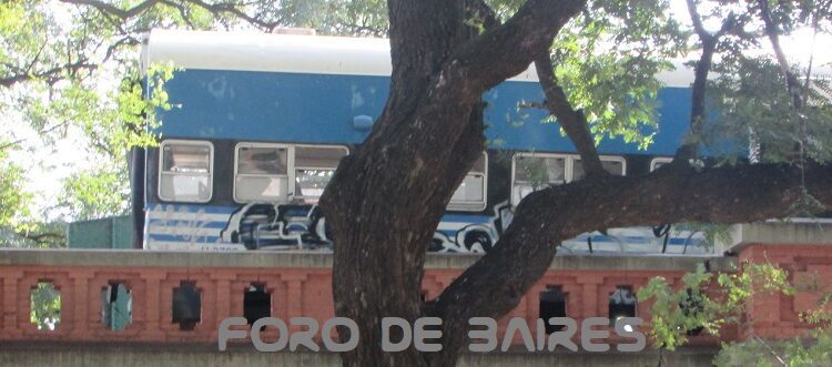 Así se preparaban las grúas para remolcar los vagones de los trenes chocados