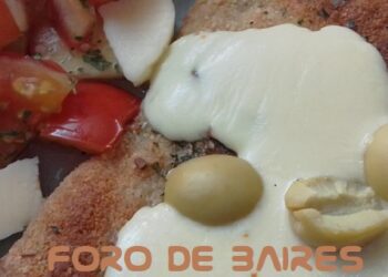 La tentación de disfrutar una rica milanesa a los cuatro quesos con aceitunas y guarnición a gusto