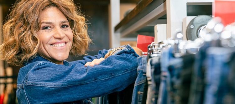 El furor del total denim en “Locas x el jean” la nueva serie de Más Chic
