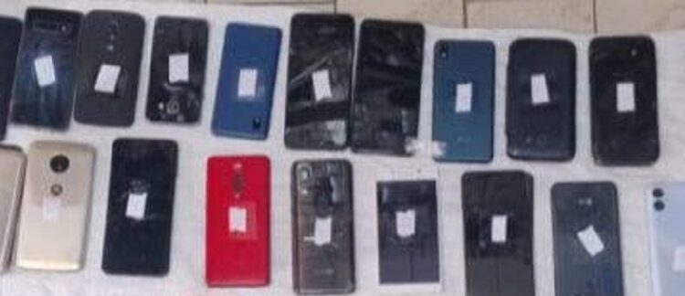 Inspecciones en Balvanera: secuestran 34 celulares, 11 de ellos robados