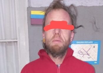 Hurto por sustracción de rueda de vehículo en Thames y Paraguay