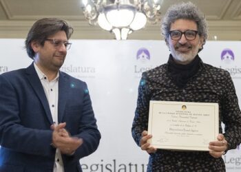 La Legislatura homenajeó a Max Aguirre y declaró de Interés la exposición ‘Vuelo de Regreso’
