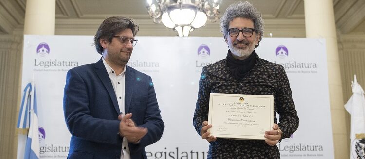 La Legislatura homenajeó a Max Aguirre y declaró de Interés la exposición ‘Vuelo de Regreso’