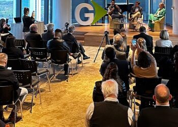 “Pupitres a Medida”, el libro de Marina Kienast que propone una reforma educativa