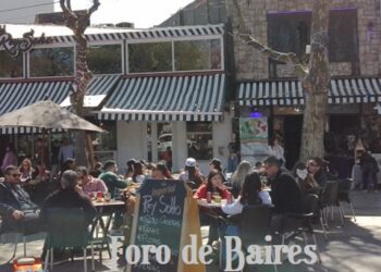 En plaza Julio Cortázar, se camina mucho pero se compra poco
