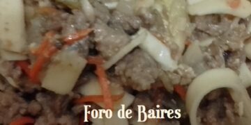 Tallarines cintas salteados con verduras y carne picada