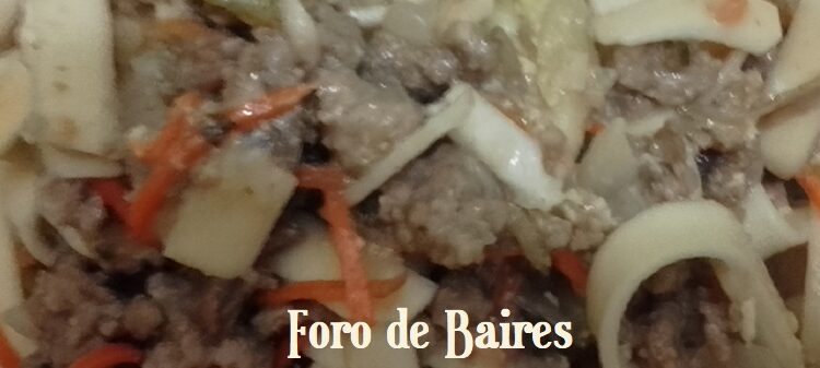 Tallarines cintas salteados con verduras y carne picada