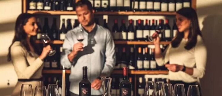 ¿En qué se parecen, y diferencian, un enólogo, un sommelier y un winemaker?