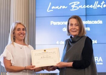 Laura Buccellato recibió la distinción como Personalidad Destacada 