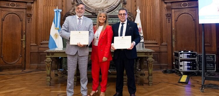 El Cuerpo Legislativo destacó las trayectorias de los doctores Oscar Walter Torres y Carlos Fernando Cichero
