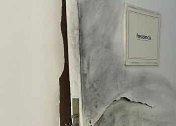 Forzaron el Comité Nacional de la Unión Cívica Radical en la oficina del presidente Martín Lousteau