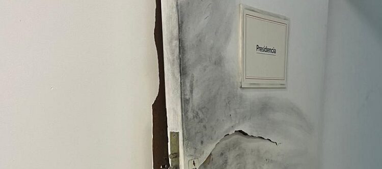 Forzaron el Comité Nacional de la Unión Cívica Radical en la oficina del presidente Martín Lousteau