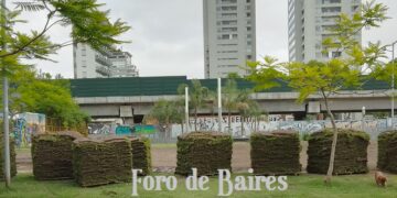 El Parque Ferroviario se ha mejorado con paneles de Grama Bahiana