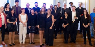 Los diputados de la Ciudad distinguieron a la compañía «Galalírica Show»