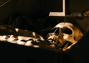 «Crucifijo, la sangre del exorcista», una película de Stephen Roach