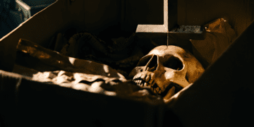 «Crucifijo, la sangre del exorcista», una película de Stephen Roach