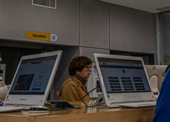 Islas digitales en las comunas: más de 320.000 personas utilizaron el servicio que facilita los trámites con asistencia personalizada en 2024
