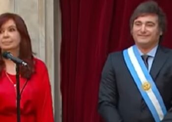 Javier Milei y Cristina Kirchner, con desempeños similares en materia de transparencia en su primer año de gestión