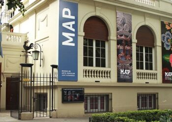 Los museos de la ciudad ofrecen resguardo bajo la sombra en días sofocantes de verano