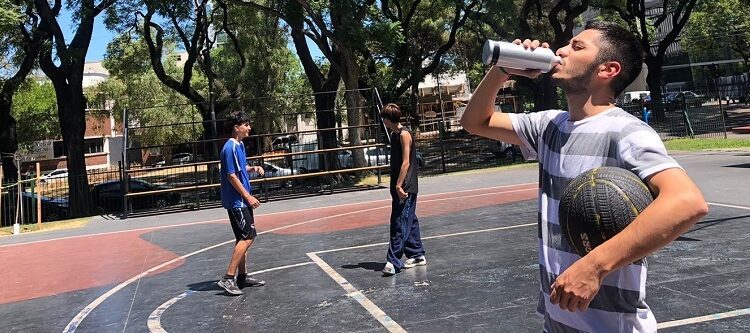 Operativo especial ante la ola de calor: la Ciudad instala hoy 24 puestos de hidratación en los barrios
