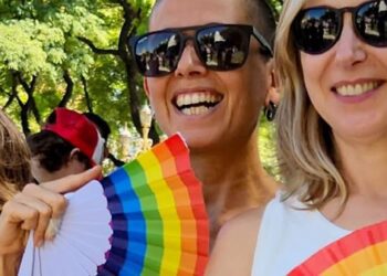 Una marcha multitudinaria LGBTQ+ y de varias Organizaciones sociales y políticas protestaron en repudio a las declaraciones del Presidente Javier Milei expresadas en el Foro de Davos